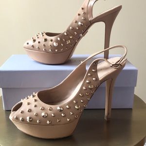 Sexy Lola Cruz stilettos will glam up any outfit